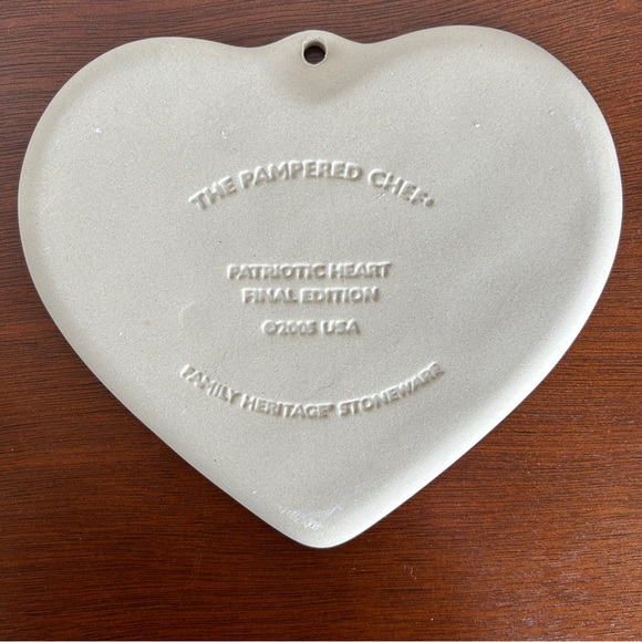Two Pampered Chef Stoneware Cookie Molds Peace on Earth Heart /Patriotic Heart - Picture 7 of 8